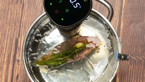 Tabela s primerjavo ohranjanja hranil med sous vide in tradicionalnim kuhanjem