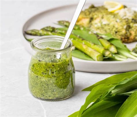 Infografika: Kako narediti čemažev pesto