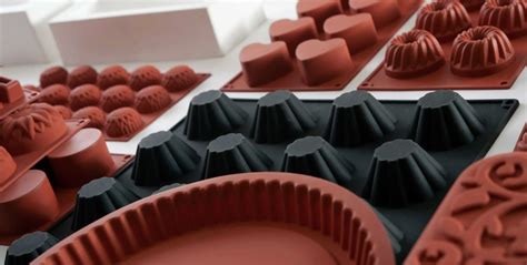 Različni silikonski modeli za peko (za torte, pite, muffine)