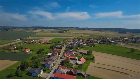 Panoramski posnetek Moravskih Toplic in Term 3000 s poudarkom na zelenju