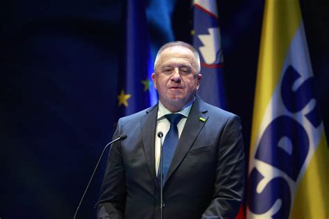 Nekdanji gospodarski minister Zdravko Počivalšek na predvolilni konvenciji SDS