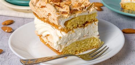 razporeditev beljakove kreme na pecivo