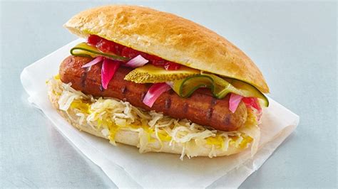 Vizualizacija: Hot dog s kislim zeljem in omako