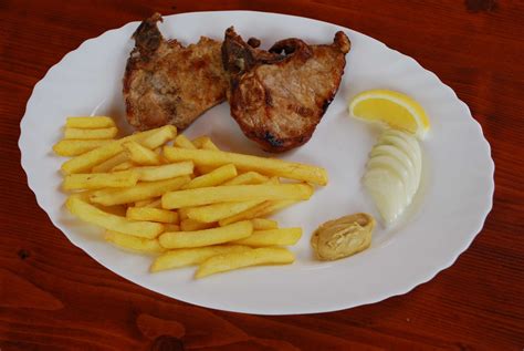 File postrvi s prilogo iz leče in radiča