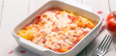 pečena polenta s paradižnikovo omako in mocarelo