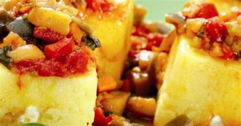 polenta z zelenjavno omako