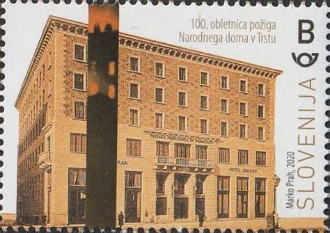 Arhivska fotografija Narodnega doma v Trstu