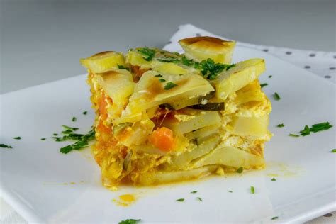 Različne jedi iz cvetače: juha, narastek, pica, kuskus