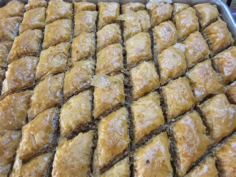 Baklava narezana na rombe
