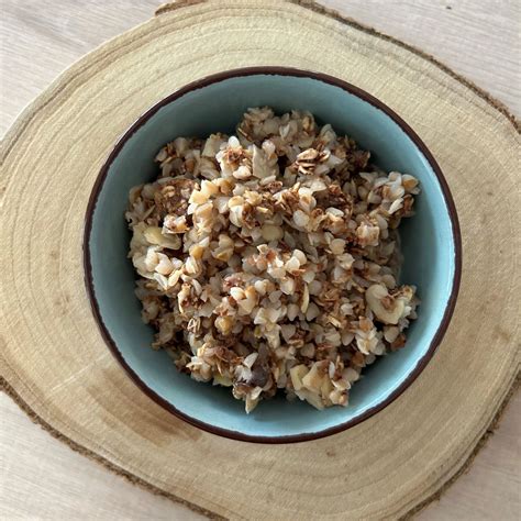 Sestavine za vegansko ajdovo pašteto: ajdova kaša, indijski oreščki, začimbe