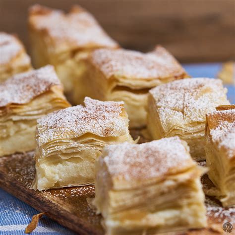 Grška bougatsa s hrustljavim testom in kremo