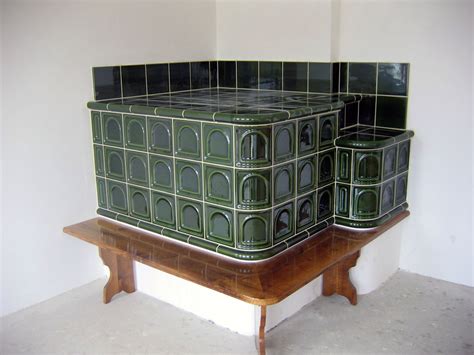 Ilustracija ali fotografija kmečke peči in načinov shranjevanja hrane v preteklosti