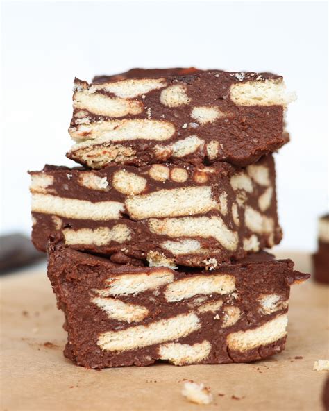 Podrobnost grajskih stolpov iz piškotov in čokolade