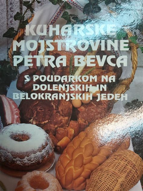 Fotografija Stollna med peko, s poudarkom na obliki in teksturi.