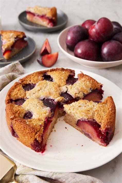 Thematic photo of a plum cake