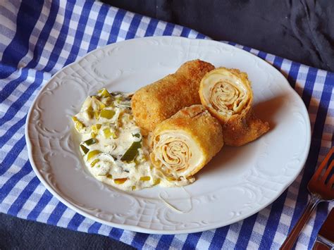 Prikaz pripravljenih ocvrtih polnjene marel s prilogo