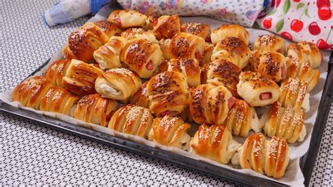 Skupina sestavin za pecivo na kuhinjski površini