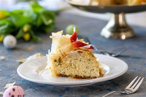 Tematska fotografija skutine torte s pehtranom