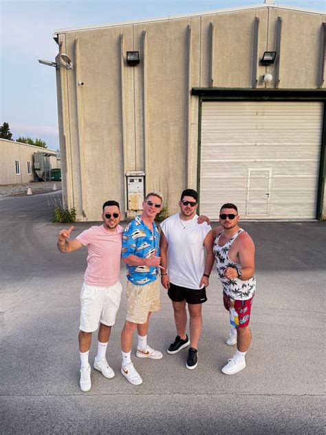 Mojca Kuha med snemanjem glasbenega spota