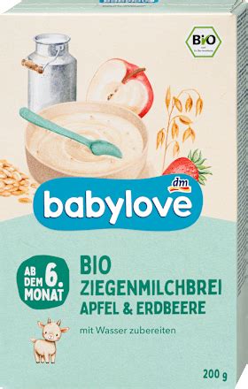Skleda kompota z jabolki in jagodami