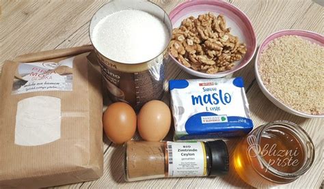 fotografija vseh sestavin za orehove piškote