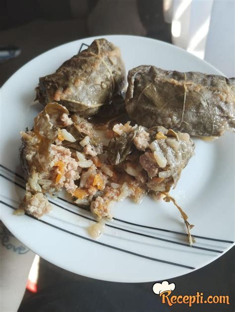 Fotografija zeljne sarmice z bulgurjem