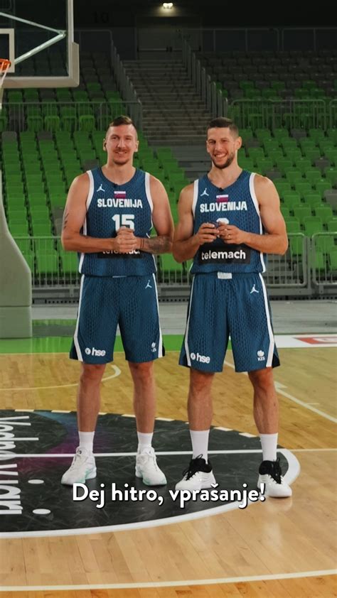 Košarkarska ekipa Union Olimpije in Krke na igrišču