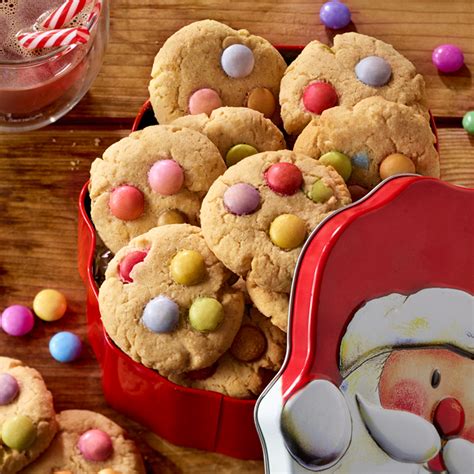 Vitražni piškoti z barvnimi bonboni v sredini