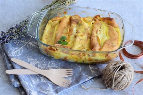 končane gratinirane skutine palačinke v pekaču, zlato zapečene
