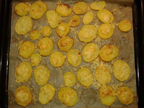 Domači tortilja čips s sirom, pečen v pečici