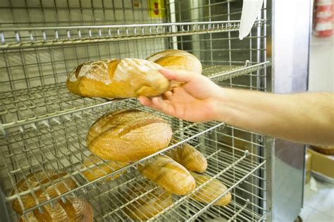 Prikaz higiene in urejenosti delovnega mesta v tradicionalni pekarni