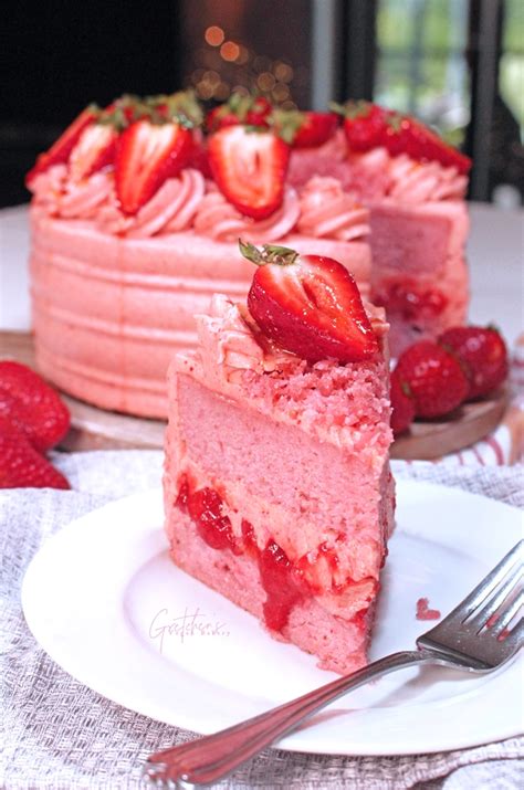 Image of Strawberry cake with tičino mass