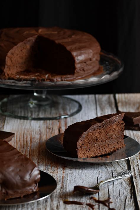 Rezina kostanjeve torte s čokoladnim oblivom