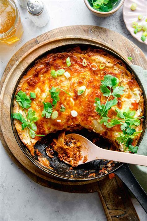 Pekač z zapečenimi tortiljami v pečici