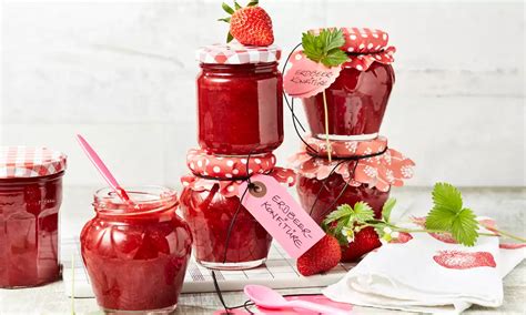 Test želiranja marmelade na krožniku