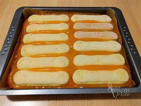 plastenje tortice iz baby piškotov, sadja in pudinga