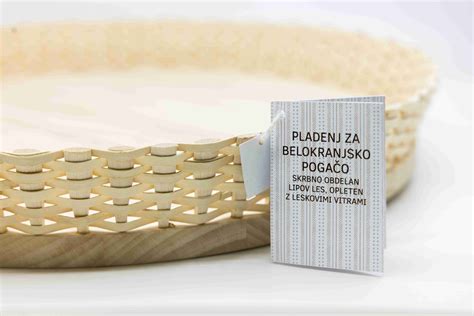 Prikaz pravilnega zarezovanja testa za Belokranjsko pogačo.