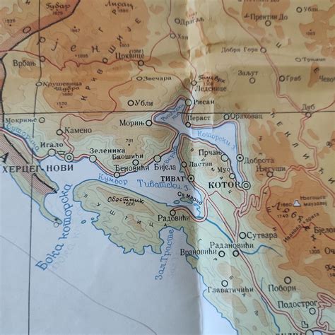 Geografska karta otoka Avery in njegove okolice, s poudarkom na lokaciji tovarne Tabasco