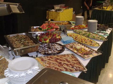 Infografika različnih vrst catering ponudbe: finger food, hladno-topli bife in narezki