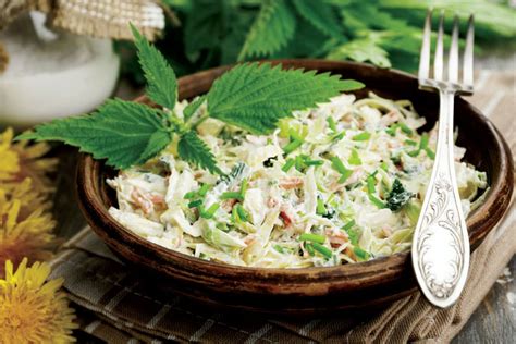 Sestavine za solatni preliv v skledi