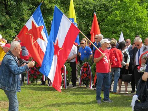 Tematska fotografija hladne vojne, jedrske oborožitve in jugoslovanske zastave