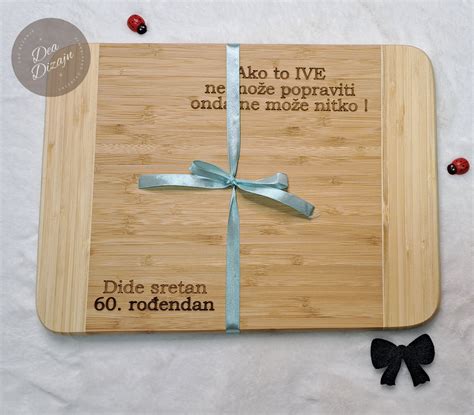rezanje večnadstropne torte na poroki
