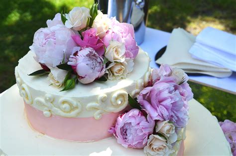 Tematsko foto: Okrasitev torte z različnimi tehnikami