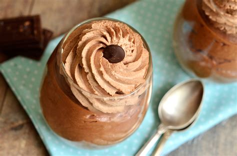 fotografija sestavin za hitri čokoladni mousse