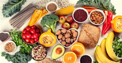 Različne vrste sadja in zelenjave, bogate z vlakninami.