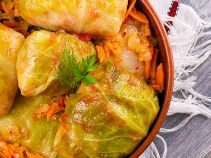 pestrost jedi v ponvici - testenine, pizze, mesne jedi