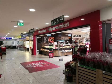 Zunanji pogled na slaščičarno Bella v Mercator Centru Domžale