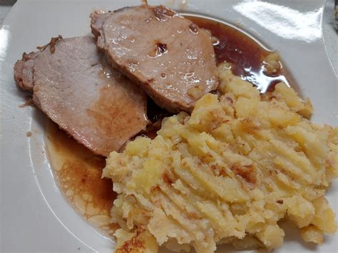 sočna svinjska pečenka s krompirjem