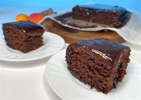 čokoladno pecivo z višnjevo marmelado in smetano