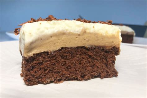 Tematska fotografija kostanjeve torte z mousse teksturo